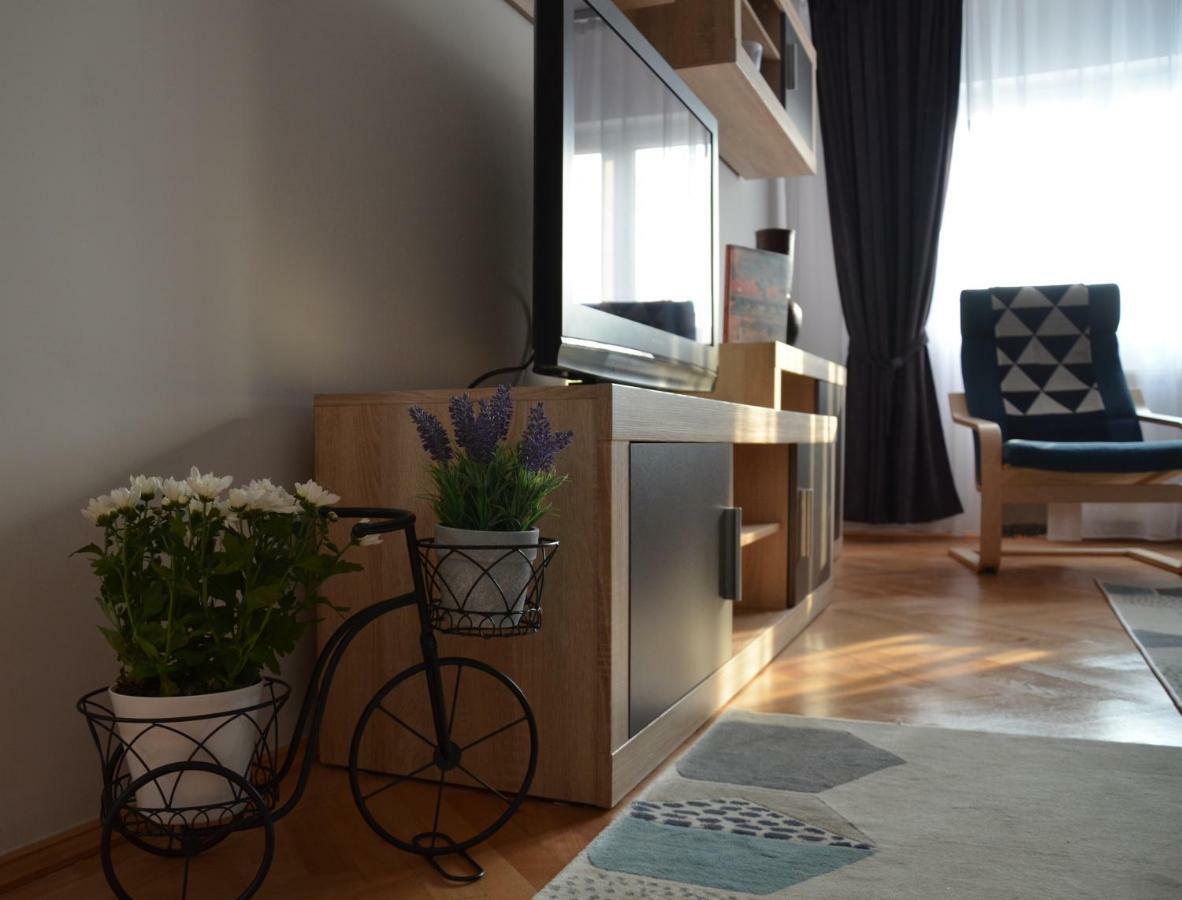 Modern And Cozy Apartment Piteşti Exterior foto